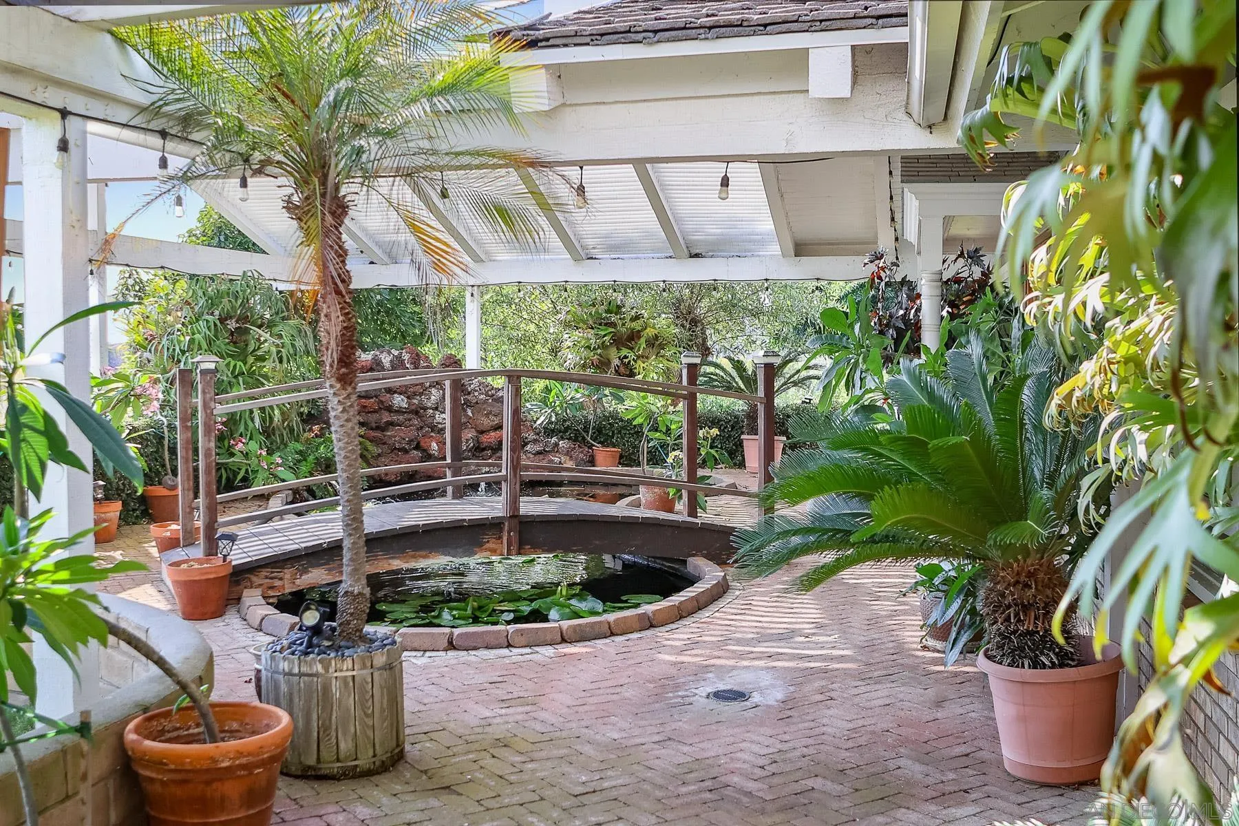 https://cdn.realtyfeed.com/cdn/127/250037510/dea3c07c808e0b7aca7d34b1eba9c2fe.webp