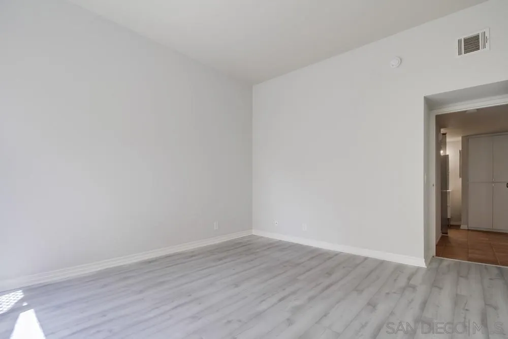 https://cdn.realtyfeed.com/cdn/127/250037515/1b727c727f8982c938b1703d11528dd9.webp