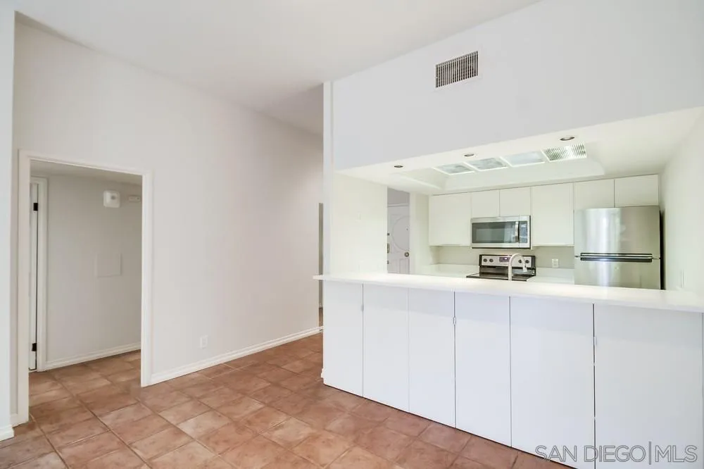 https://cdn.realtyfeed.com/cdn/127/250037515/2645c0c61f6bdee1377a29056b80da3d.webp