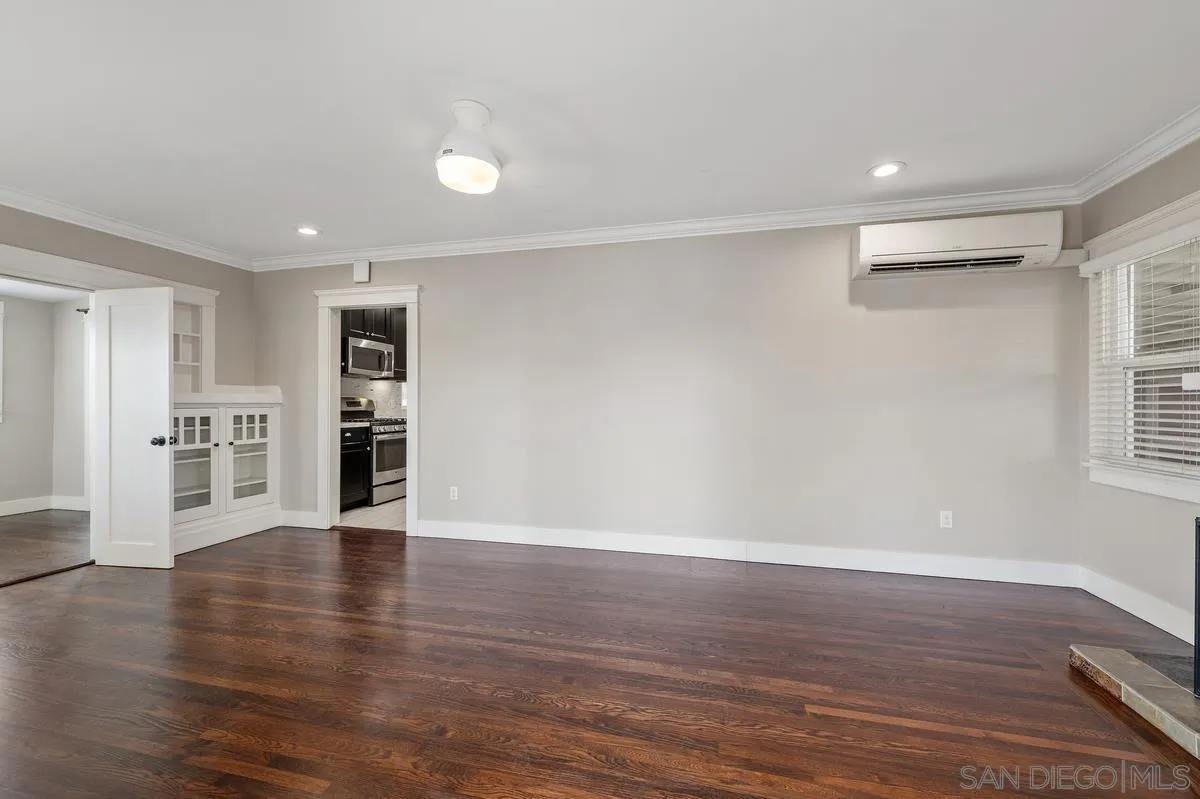 https://cdn.realtyfeed.com/cdn/127/250037517/fdf603a69d99099889964434644e3673.webp