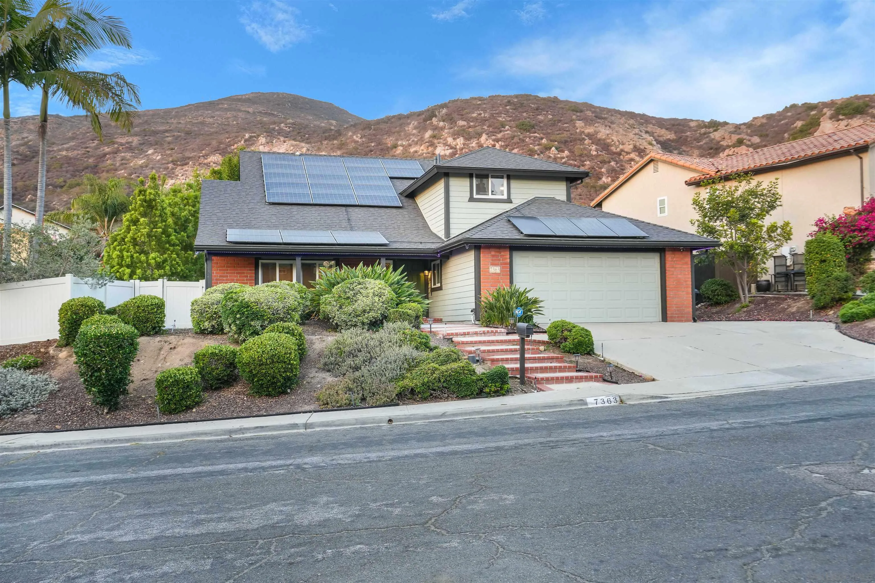 https://cdn.realtyfeed.com/cdn/127/250037518/2a19ef61e391e4499cc99405111eec73.webp