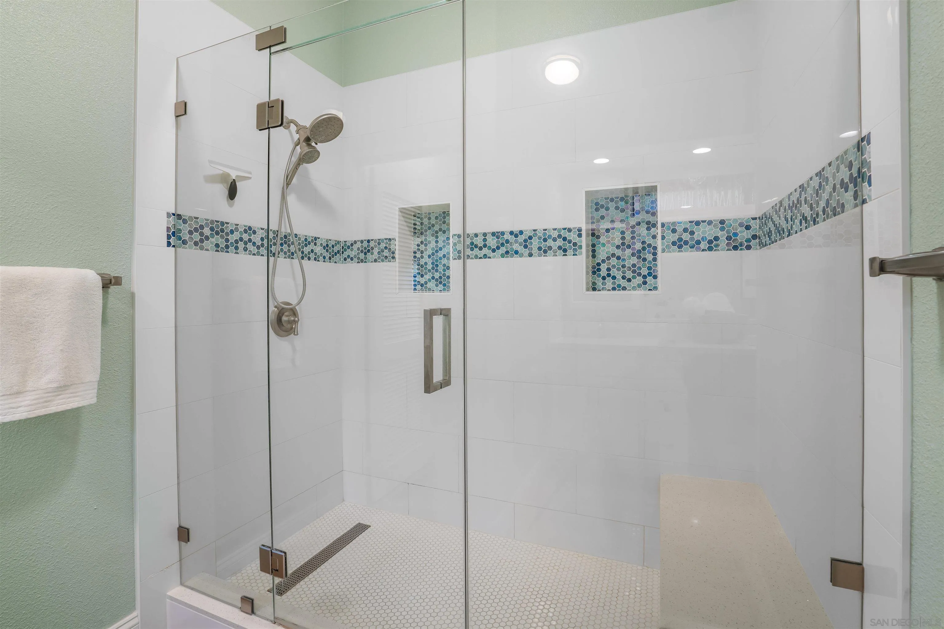 https://cdn.realtyfeed.com/cdn/127/250037518/43cfff182ae650e6928668b3e53479b0.webp