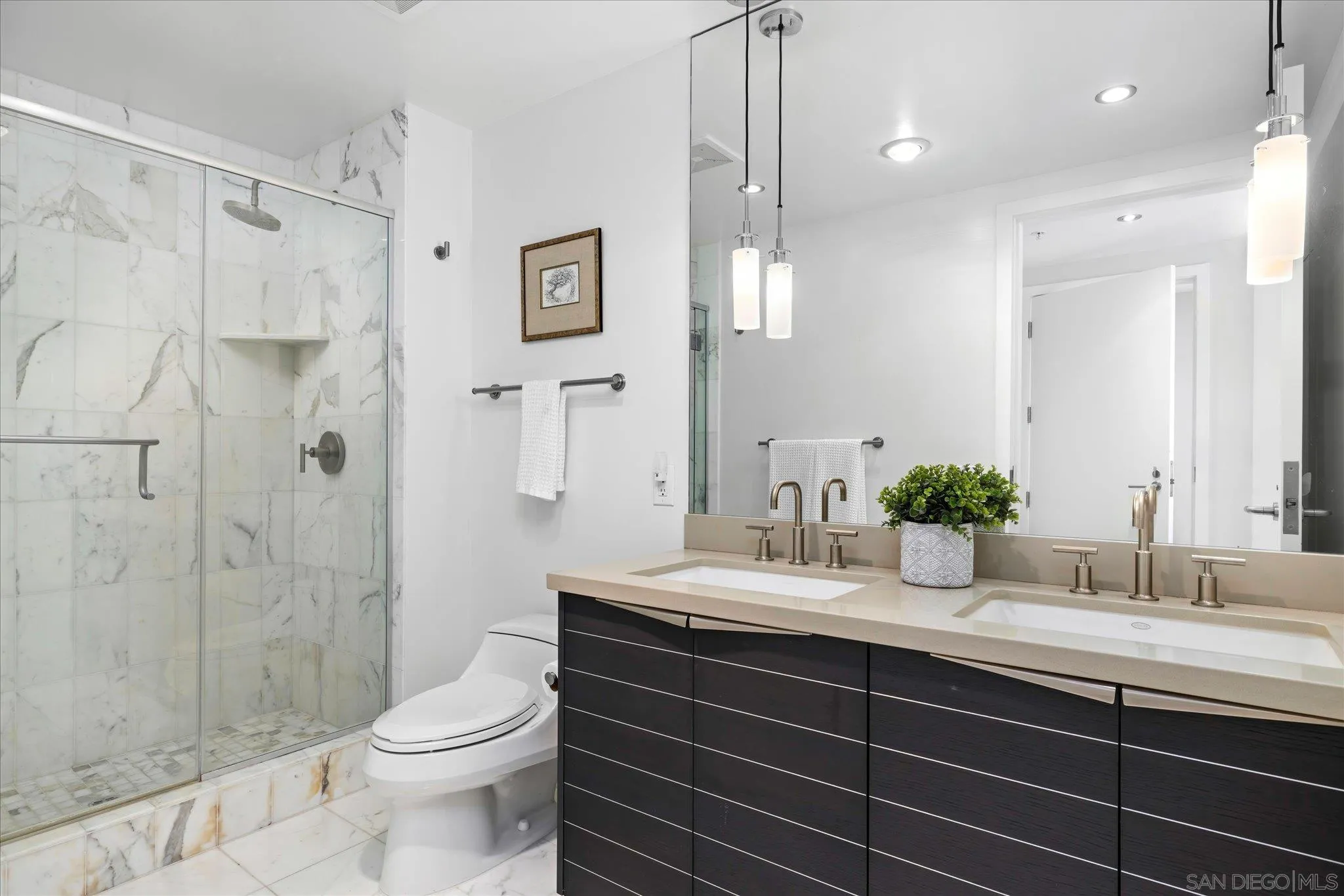 https://cdn.realtyfeed.com/cdn/127/250037519/988a123fafe6afdb0d898dcd16d3ba26.webp