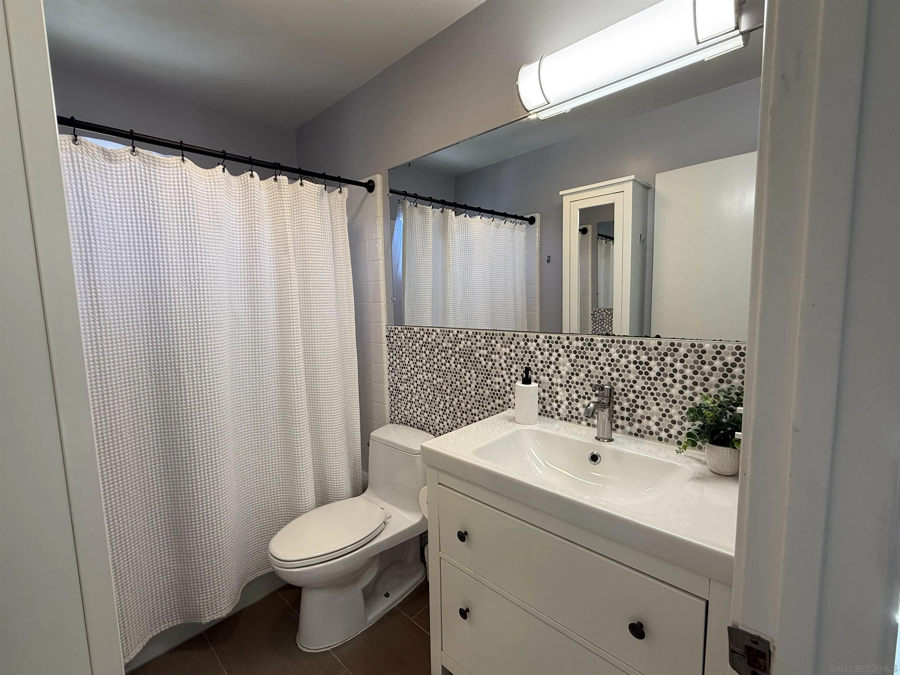 https://cdn.realtyfeed.com/cdn/127/250037526/141cffb39bbf575d72bd875ea11e1c65.webp