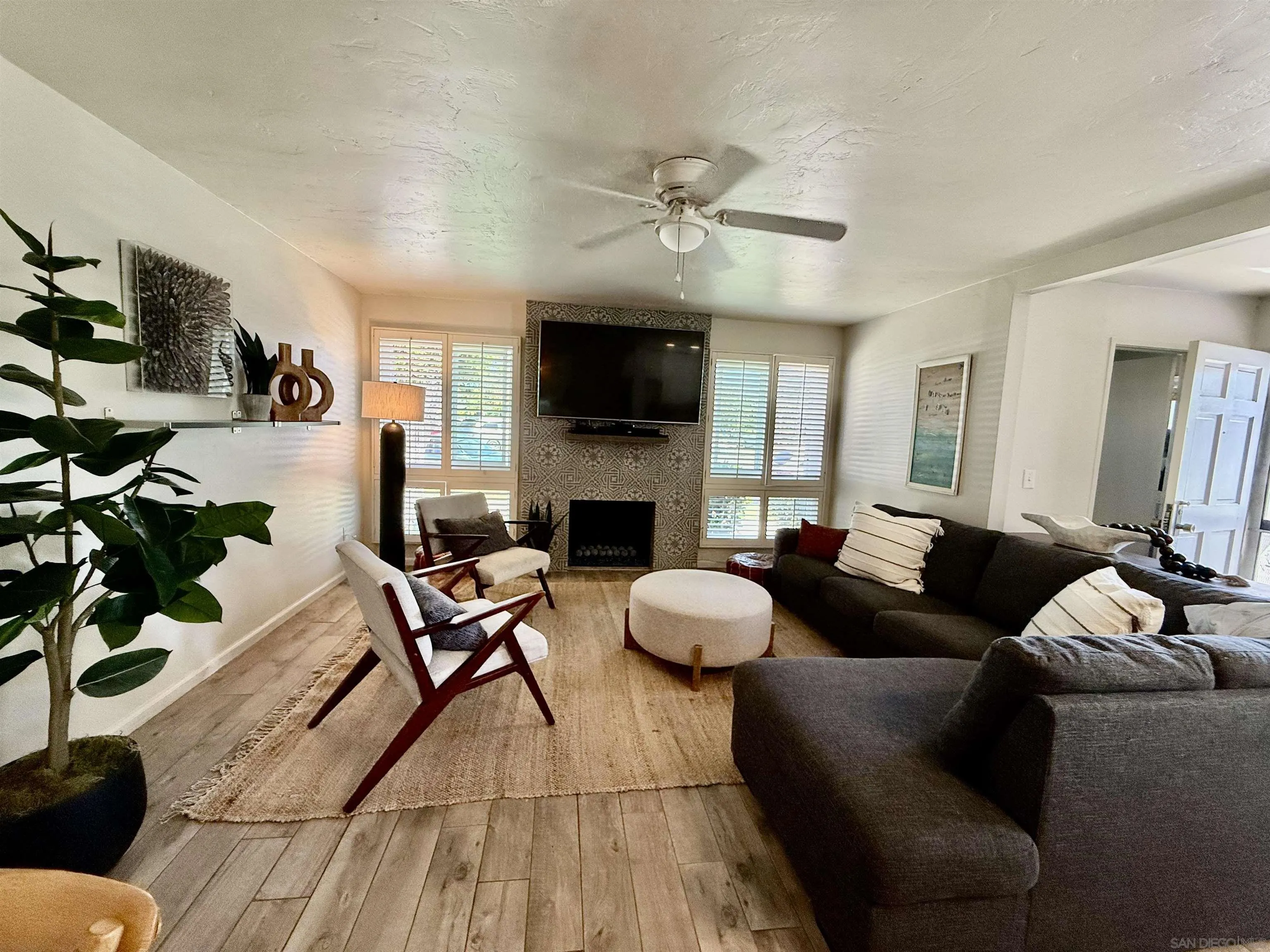 https://cdn.realtyfeed.com/cdn/127/250037526/8426f8ebb520c6fe4ff2227750ad93c2.webp