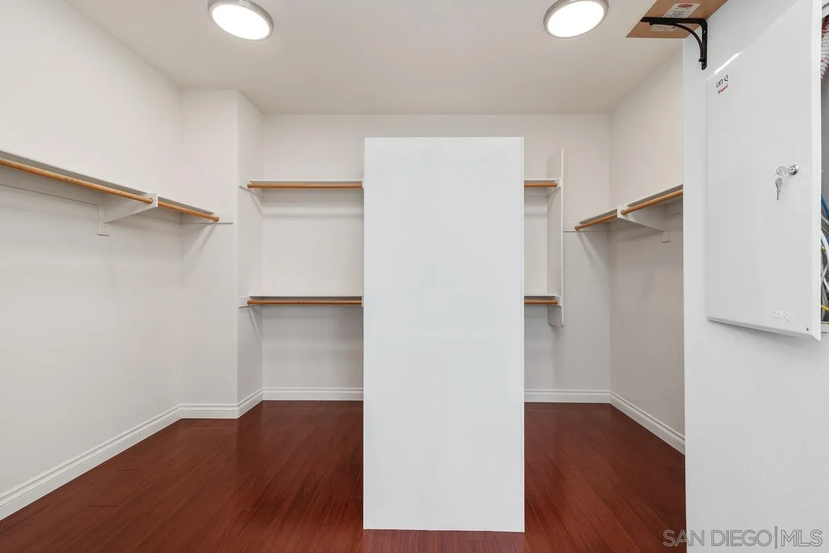 https://cdn.realtyfeed.com/cdn/127/250037528/532ccdef8a9855fc675b6d9f923044bf.webp