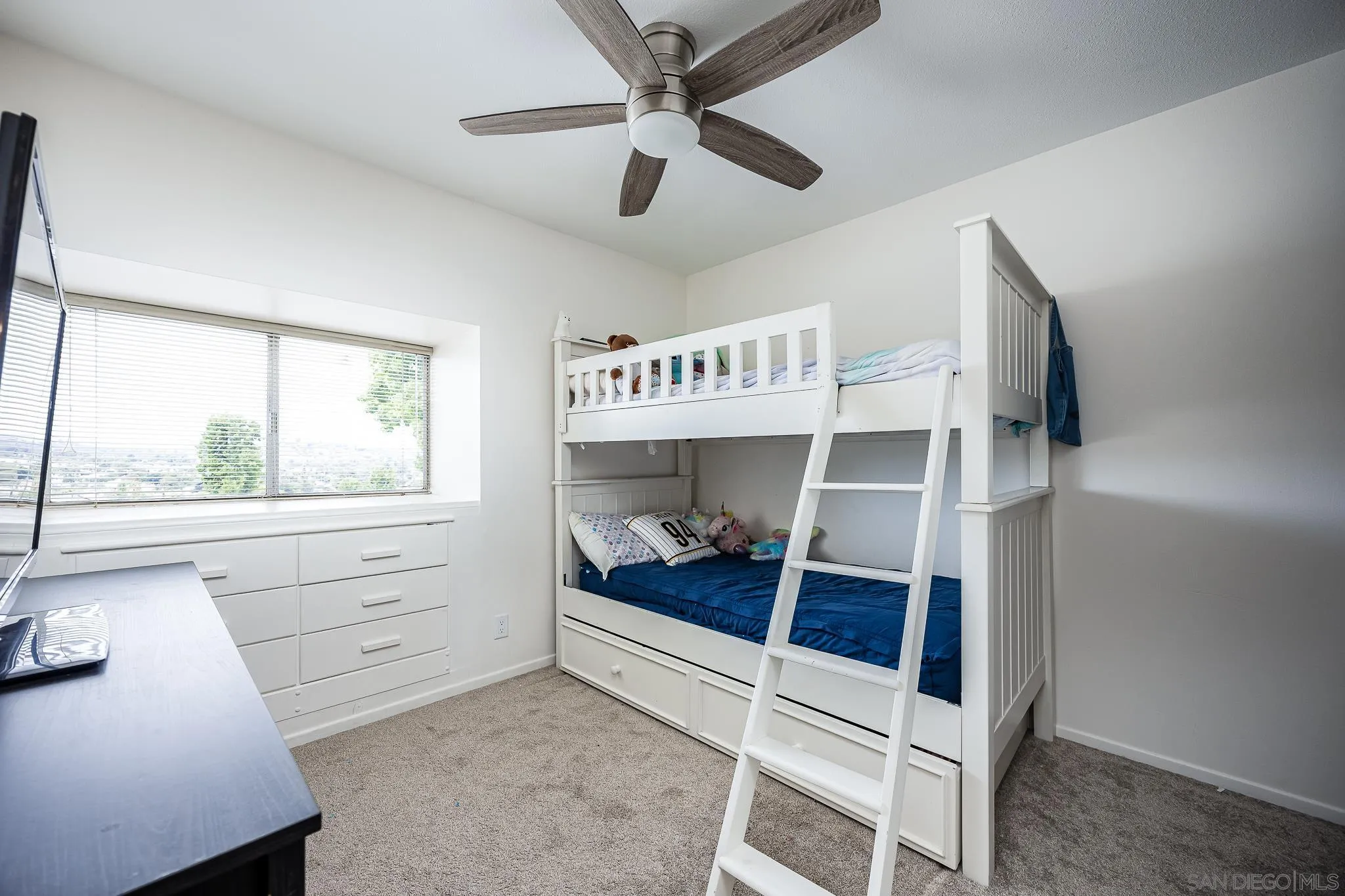 https://cdn.realtyfeed.com/cdn/127/250037529/dc1d422e209ace44f027915da8271327.webp