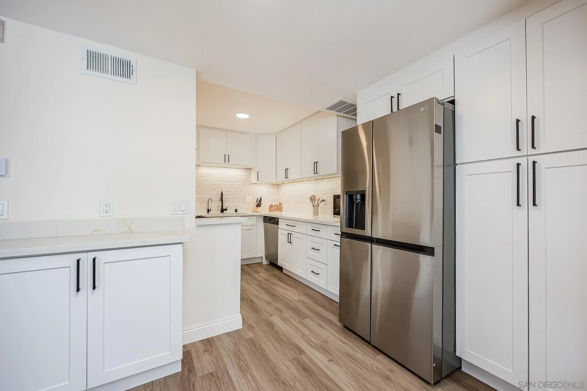 https://cdn.realtyfeed.com/cdn/127/250037529/efd79784a520f5f2c1a593f36eeb6b91.webp