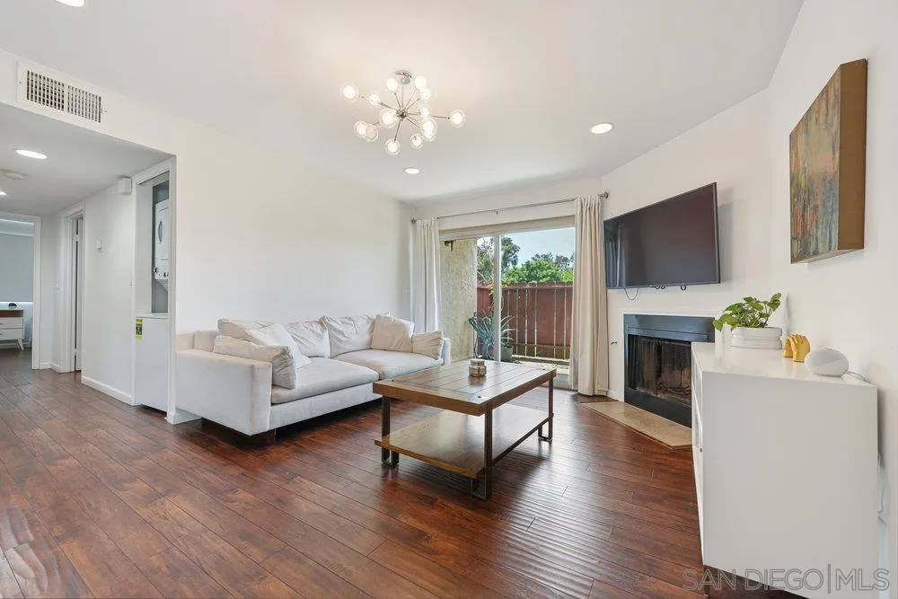 https://cdn.realtyfeed.com/cdn/127/250037539/93dba4f4b4dbbd9c5fab2071d8e9c072.webp