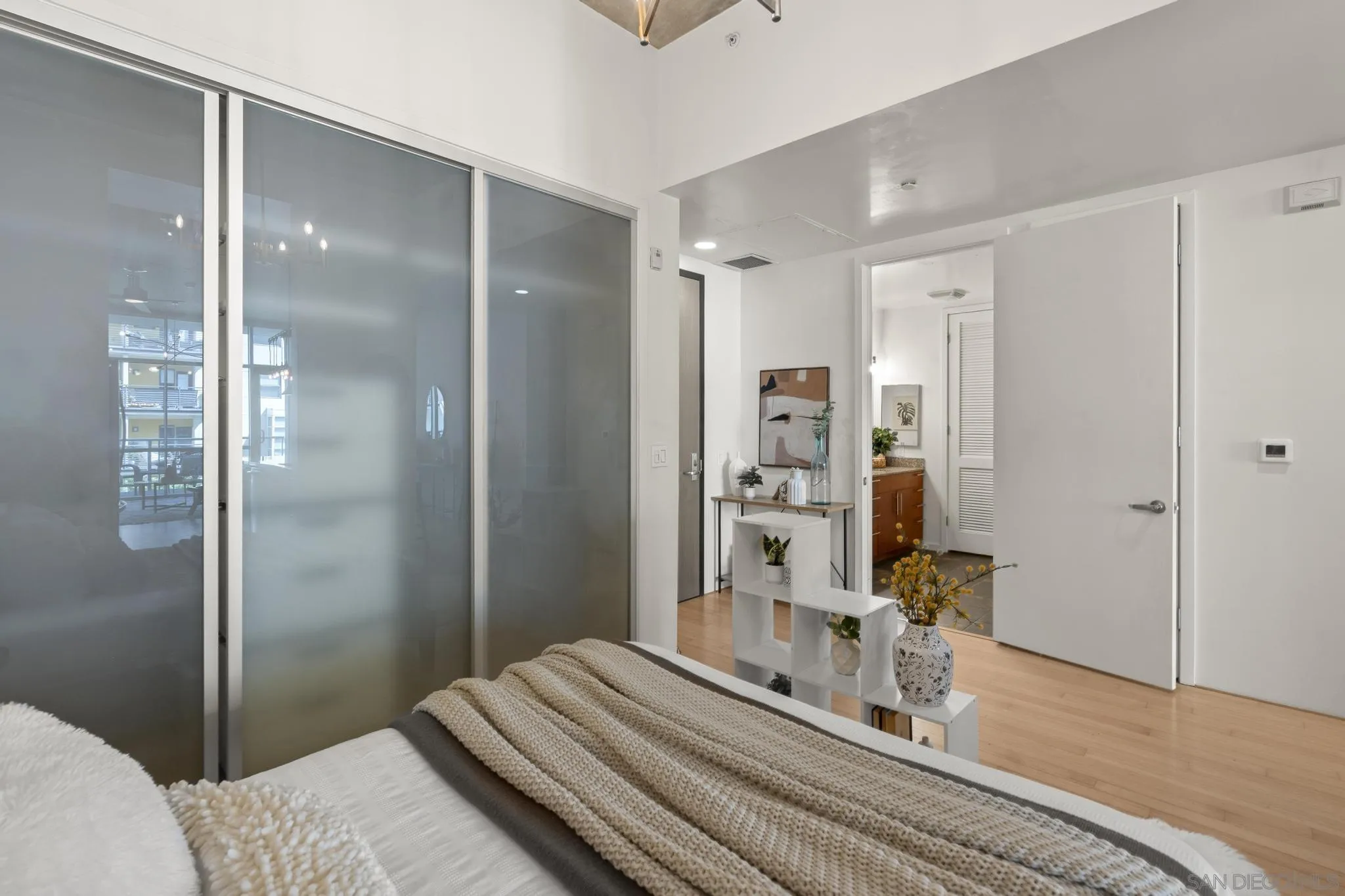 https://cdn.realtyfeed.com/cdn/127/250037541/cb82f22ba8efbb1a39e4a11c19c9fa0a.webp