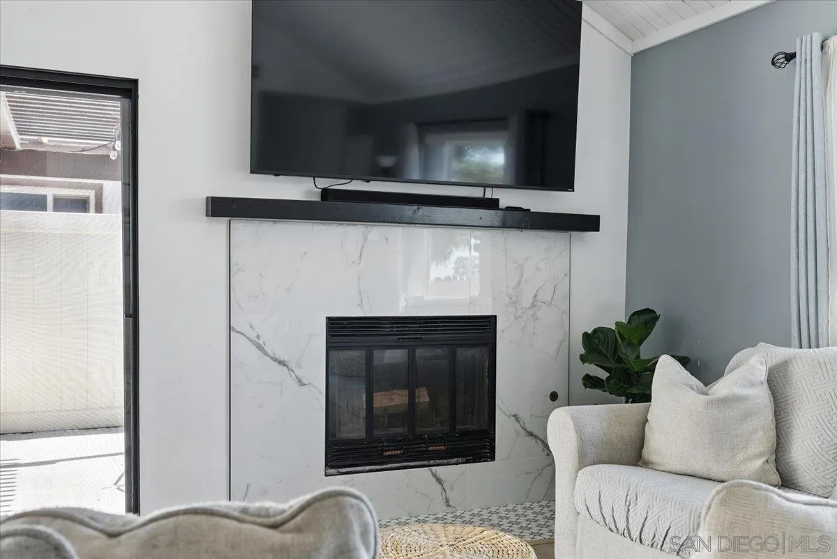 https://cdn.realtyfeed.com/cdn/127/250037542/2261fb205ca3ee921a99dc2155af483c.webp
