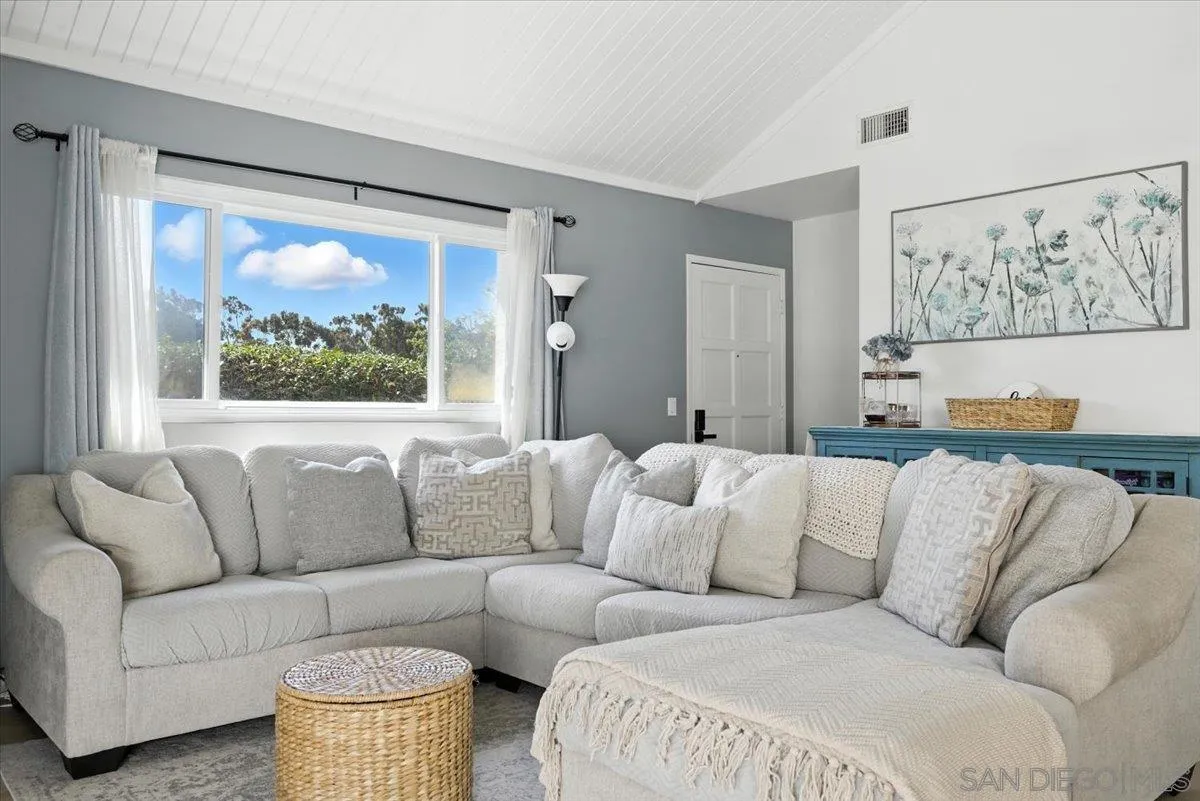https://cdn.realtyfeed.com/cdn/127/250037542/71f3adbd91d2afccd6c78fd094dcc3af.webp