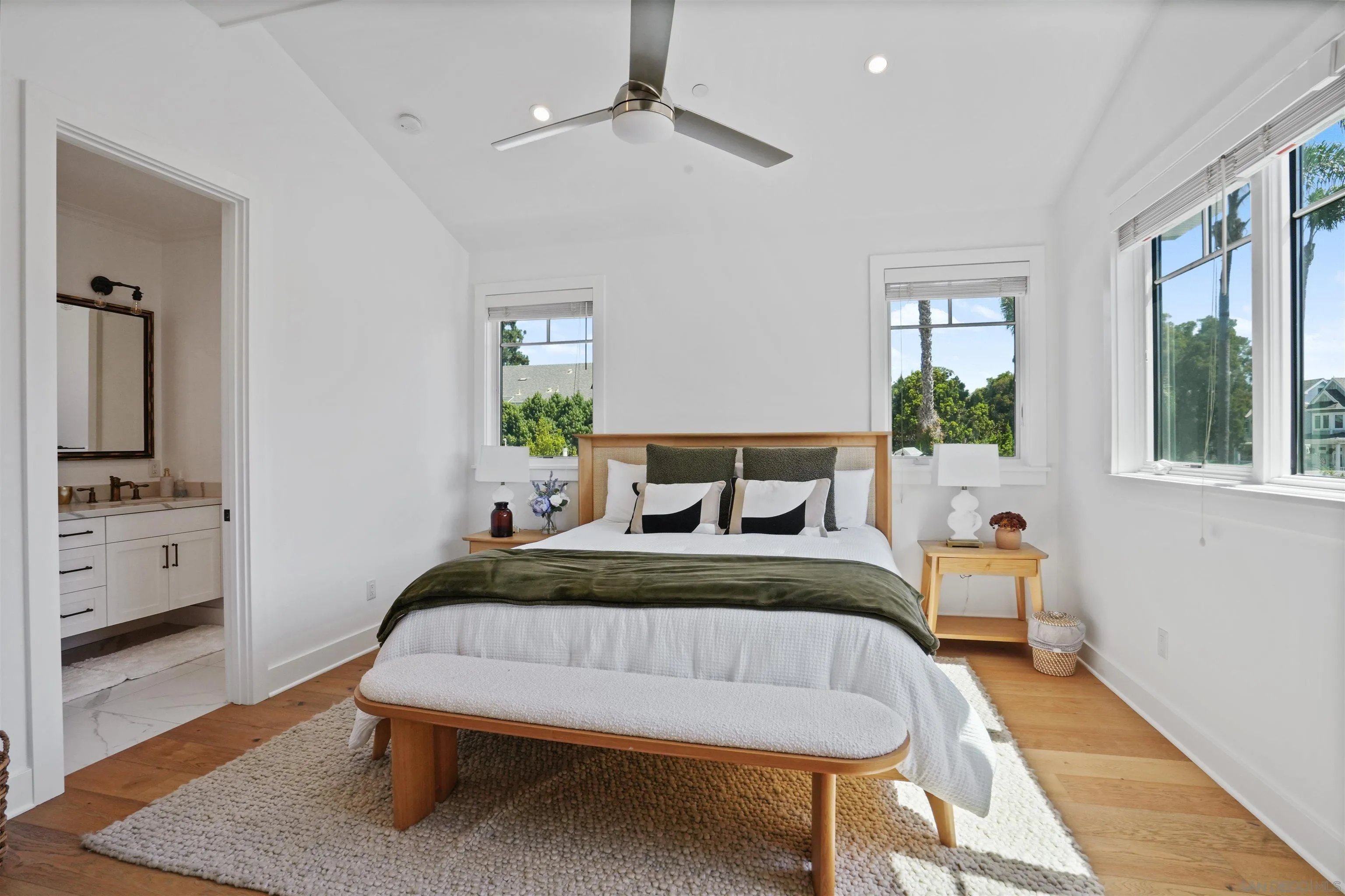 https://cdn.realtyfeed.com/cdn/127/250037545/1d90b39c0faa8836b889801bae3aabef.webp
