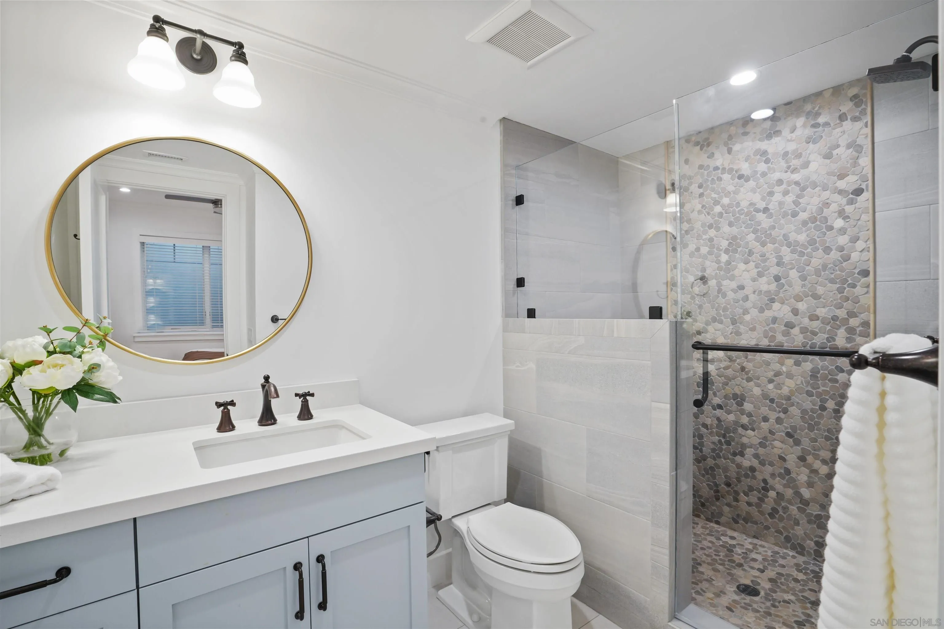https://cdn.realtyfeed.com/cdn/127/250037545/75787ab91a2f56f7e9918f6c6dc2d723.webp