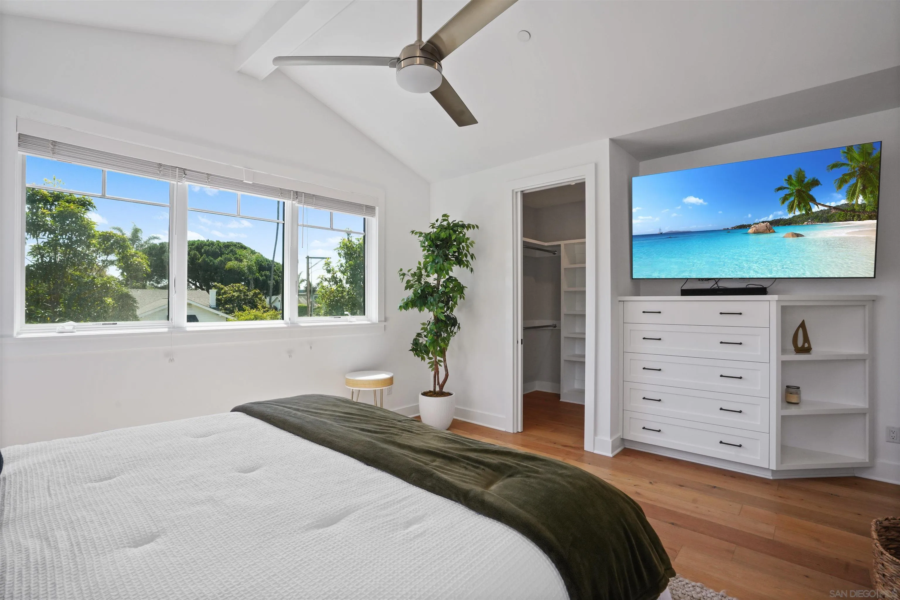 https://cdn.realtyfeed.com/cdn/127/250037545/762fb63b1f93c587e86bc79fb8996038.webp