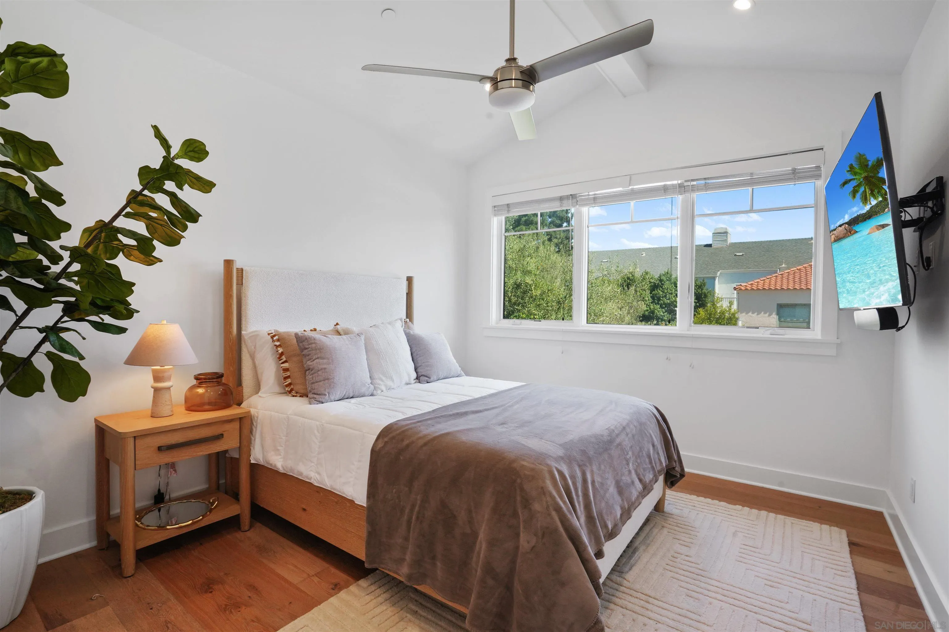 https://cdn.realtyfeed.com/cdn/127/250037545/8245d51fa7d190026107e19dc2a71c10.webp
