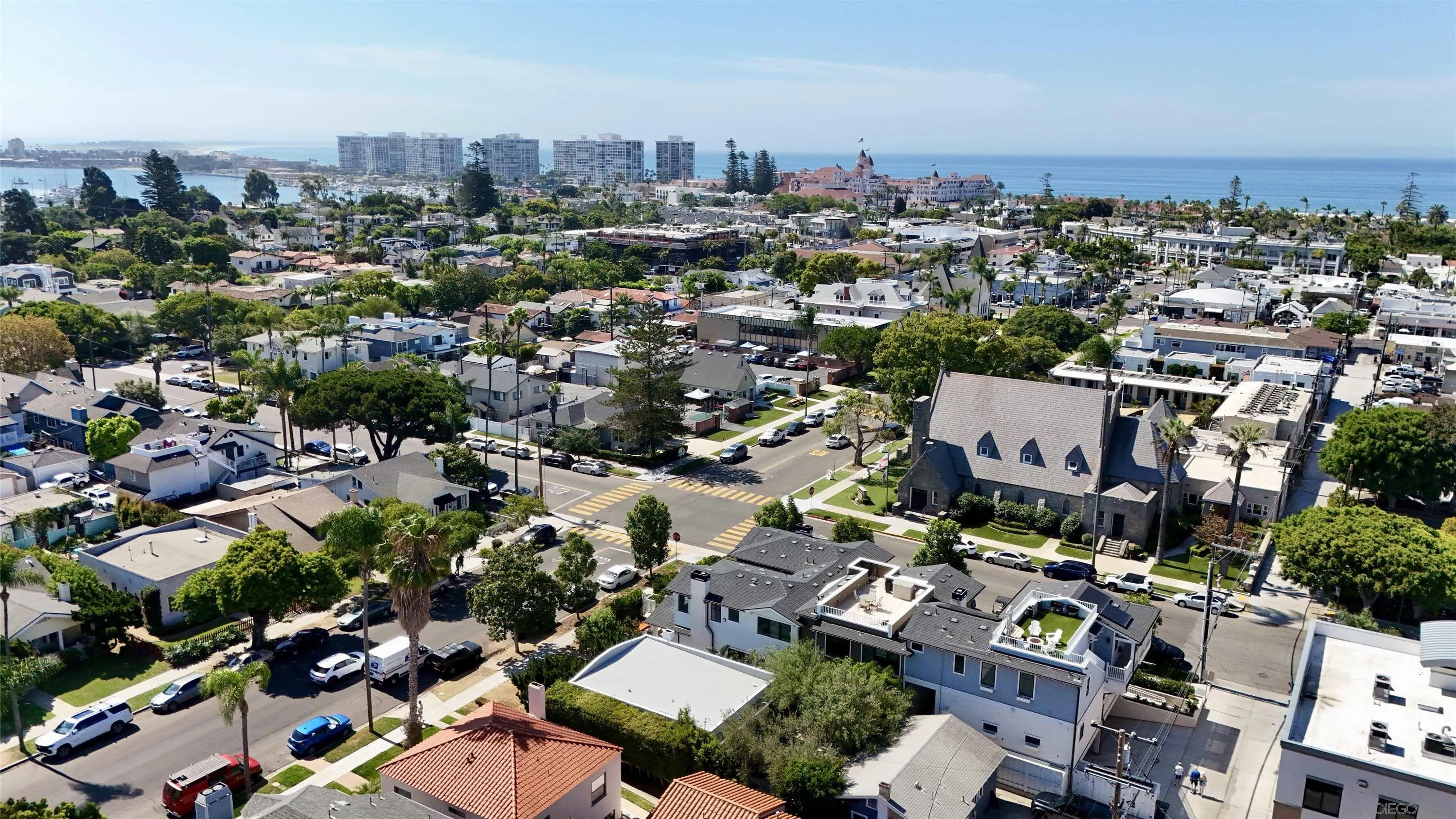 https://cdn.realtyfeed.com/cdn/127/250037545/8a4f1f5595569a4681f35285ae307201.webp