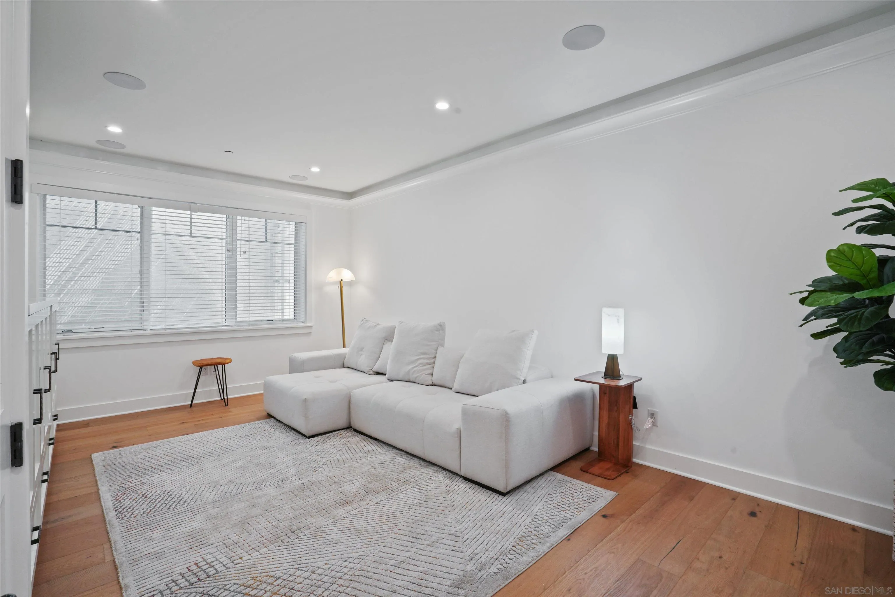 https://cdn.realtyfeed.com/cdn/127/250037545/c7d1f893dc87e147c090e5d7c2cb4578.webp