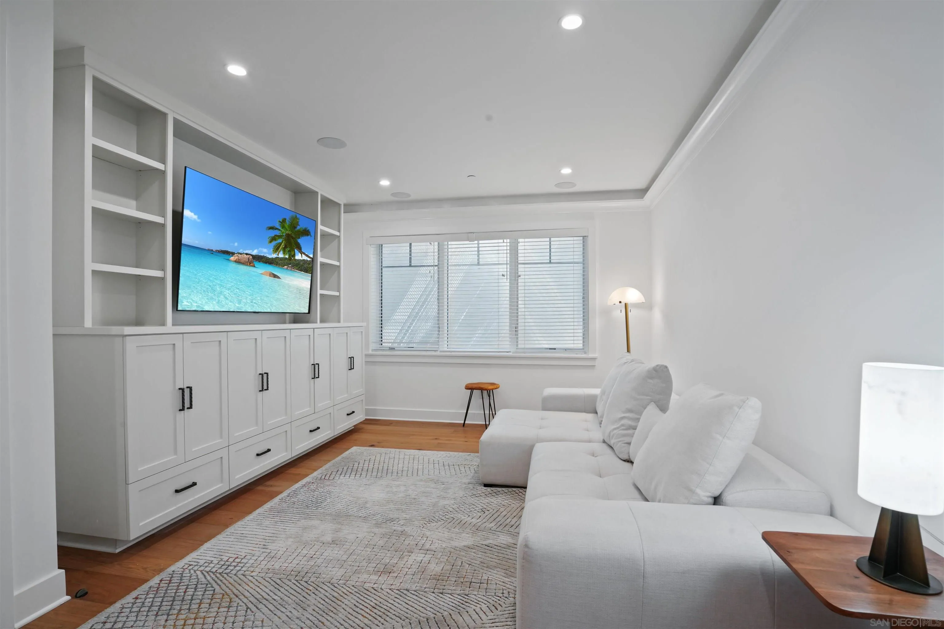 https://cdn.realtyfeed.com/cdn/127/250037545/ce4e567b8513c191c0ab9ab470967191.webp