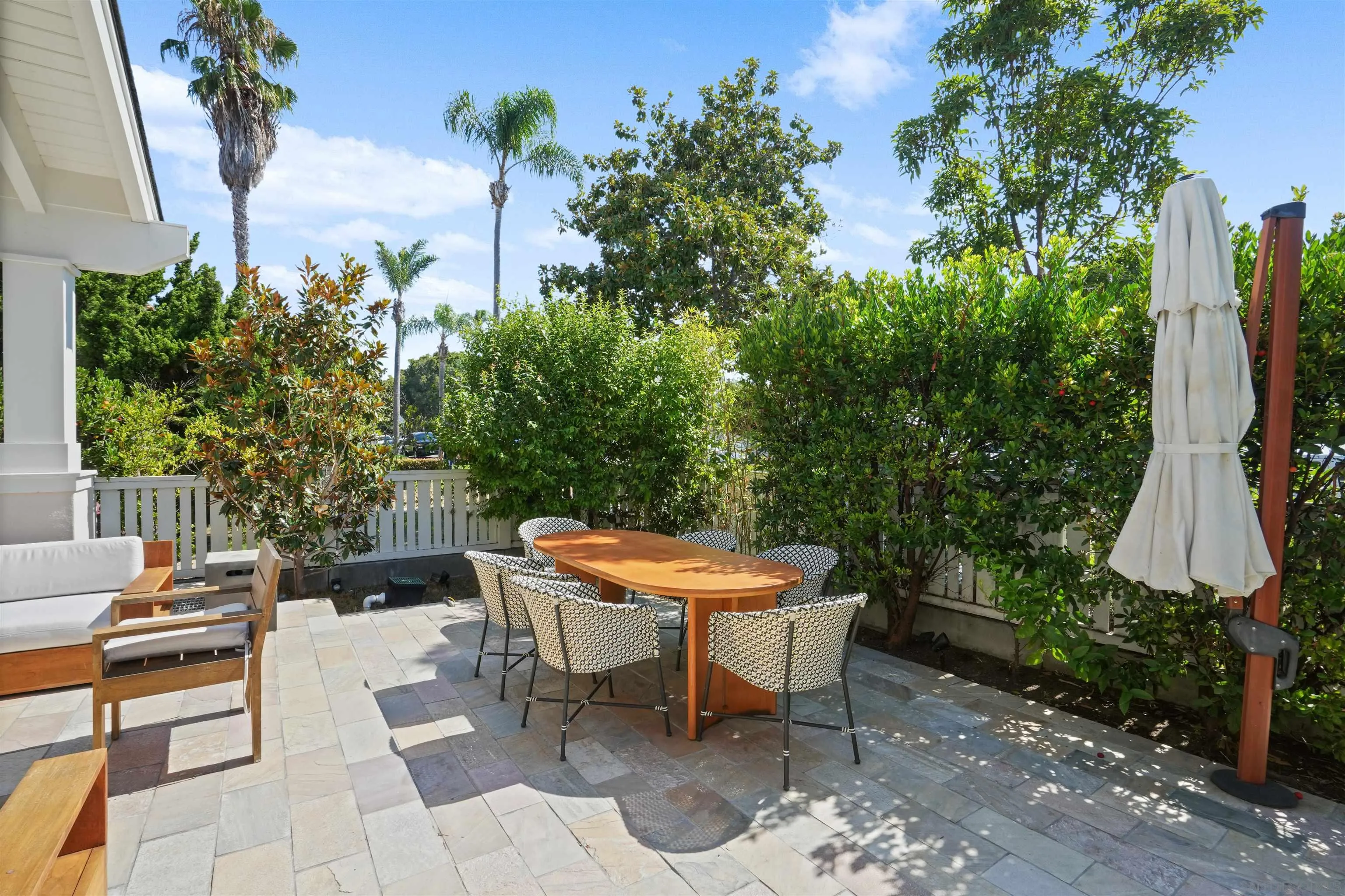 https://cdn.realtyfeed.com/cdn/127/250037545/f141f03a4ad7fe8f9e537dbfc2051d33.webp