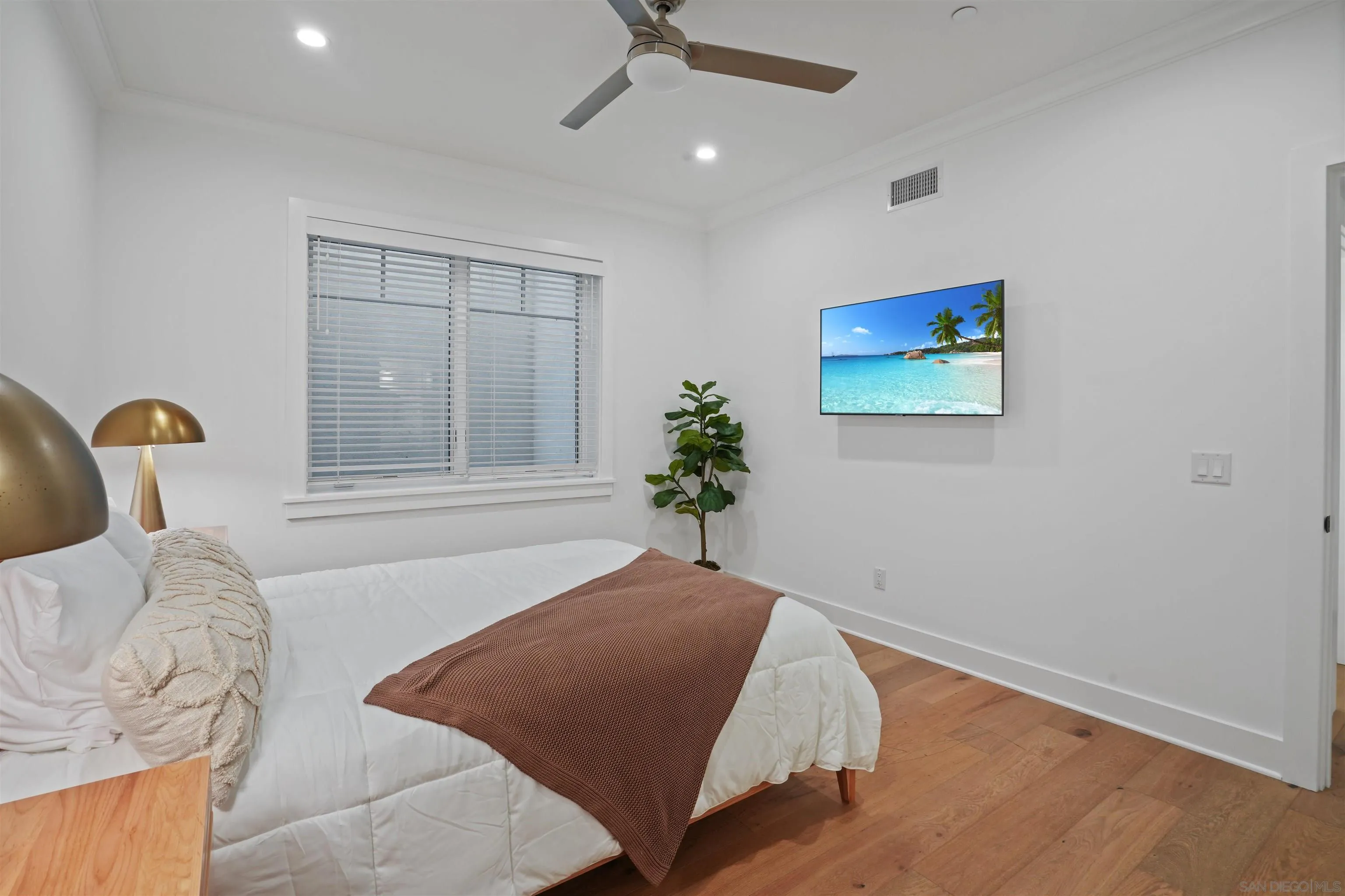 https://cdn.realtyfeed.com/cdn/127/250037545/fd9961c0f3271eb85270db9401a77238.webp