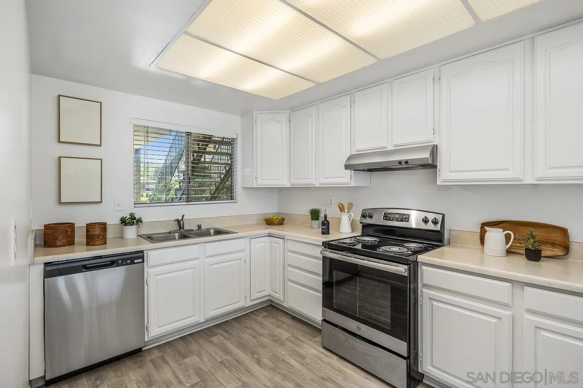https://cdn.realtyfeed.com/cdn/127/250037546/ef86daf38a06b9506c2da94e247b765c.webp