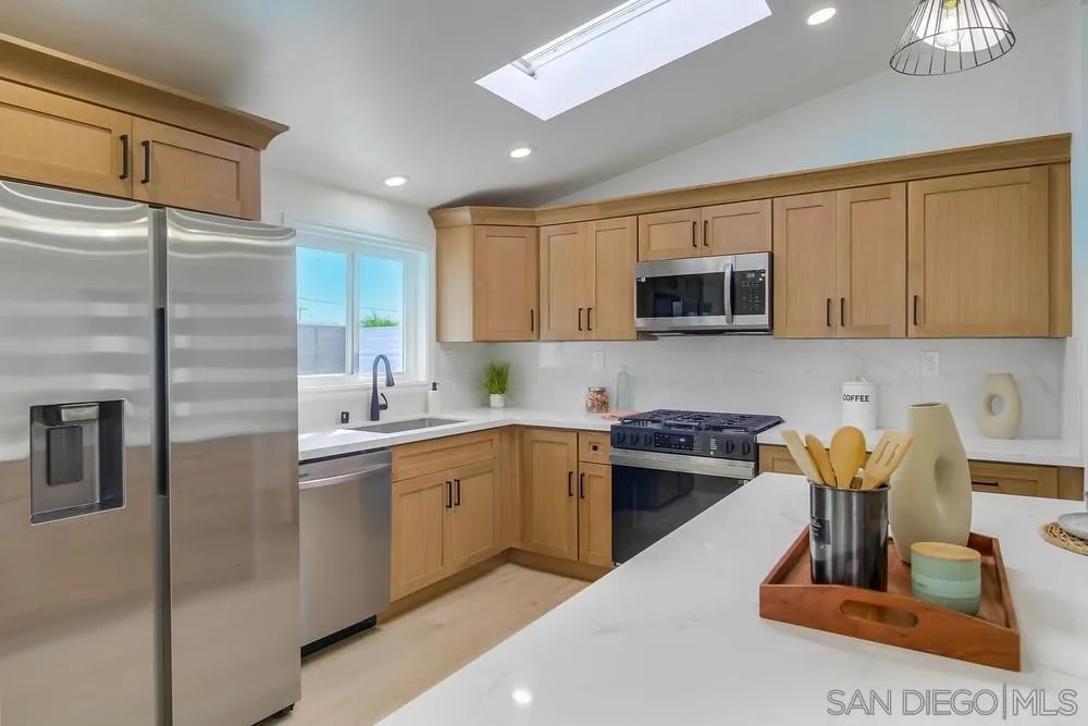 https://cdn.realtyfeed.com/cdn/127/250037547/0e7e5435cbf26a4ff459751ebdb0d0e4.webp