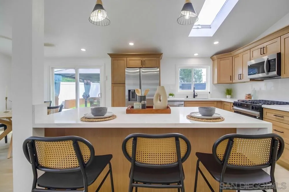 https://cdn.realtyfeed.com/cdn/127/250037547/15f60e02295af0a64851e30b2868eefc.webp