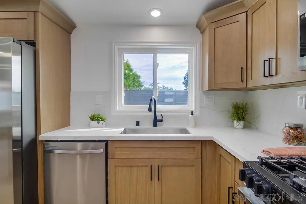 https://cdn.realtyfeed.com/cdn/127/250037547/1cd1ea93068d2e7695d8dcbebe96974f.webp