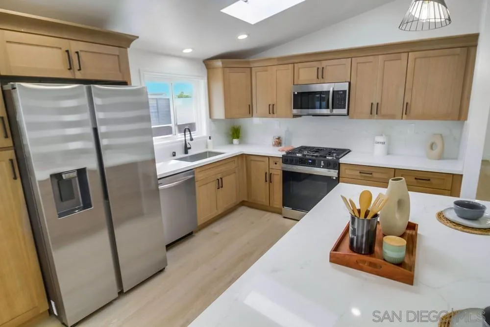 https://cdn.realtyfeed.com/cdn/127/250037547/6725845c34943c912a498528879b6cd4.webp