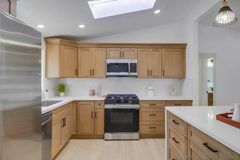https://cdn.realtyfeed.com/cdn/127/250037547/7cf1210c8cf20b61332633378f789e0a.webp