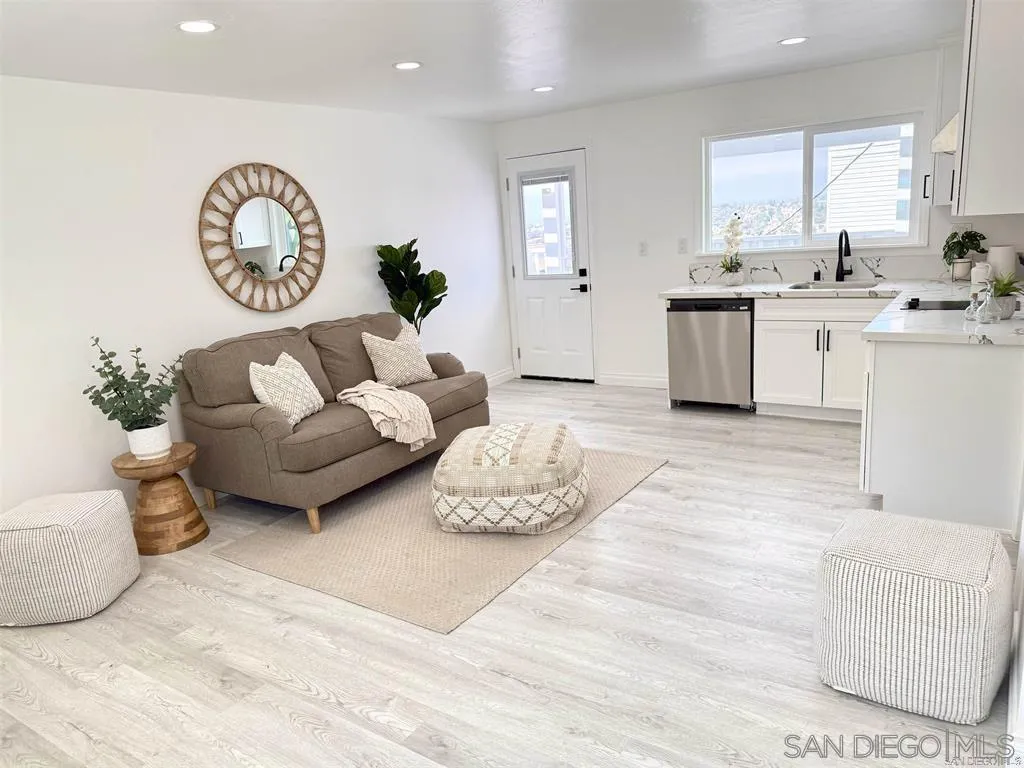 https://cdn.realtyfeed.com/cdn/127/250037551/e1d267afe401ff2c1878a3dcaa8b9fef.webp