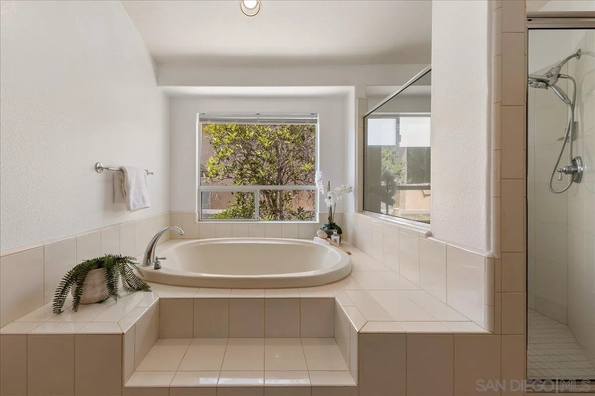 https://cdn.realtyfeed.com/cdn/127/250037552/0b15119be06565c0cead13323c00c072.webp
