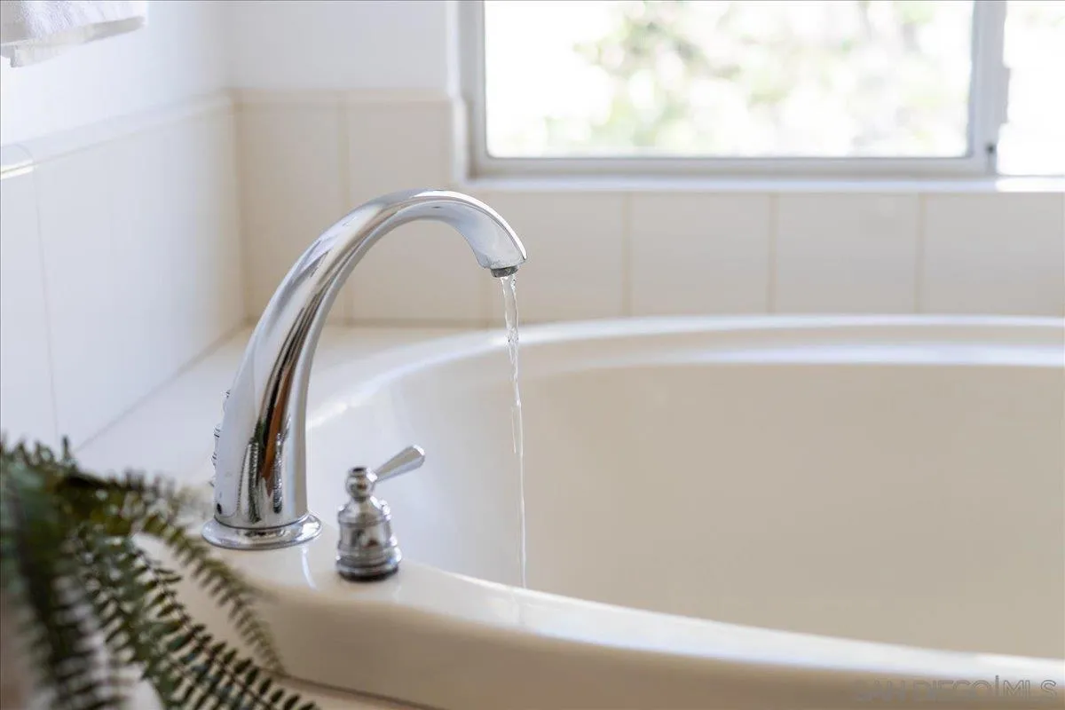 https://cdn.realtyfeed.com/cdn/127/250037552/59a1d62e098b390662c30cf07b526023.webp