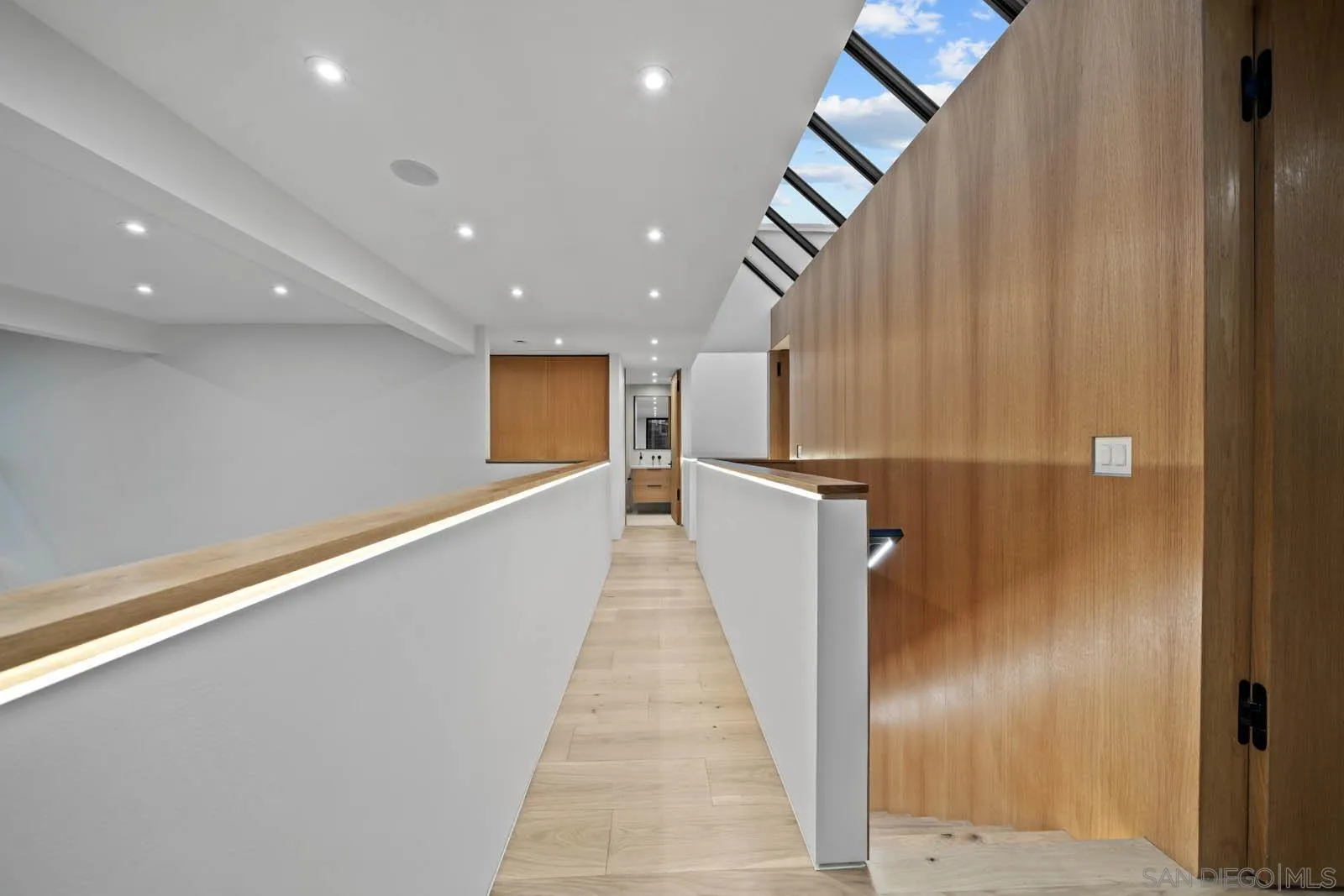 https://cdn.realtyfeed.com/cdn/127/250037561/13a9bcda2e34e00d371085903ade0f91.webp