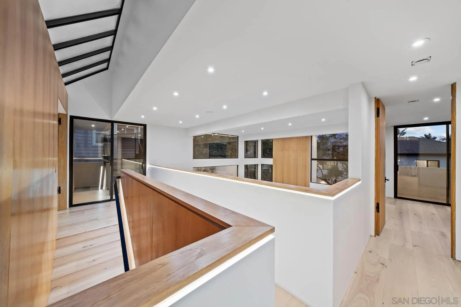 https://cdn.realtyfeed.com/cdn/127/250037561/2ce2a6d8daa7c5609c83c24f67c26edd.webp