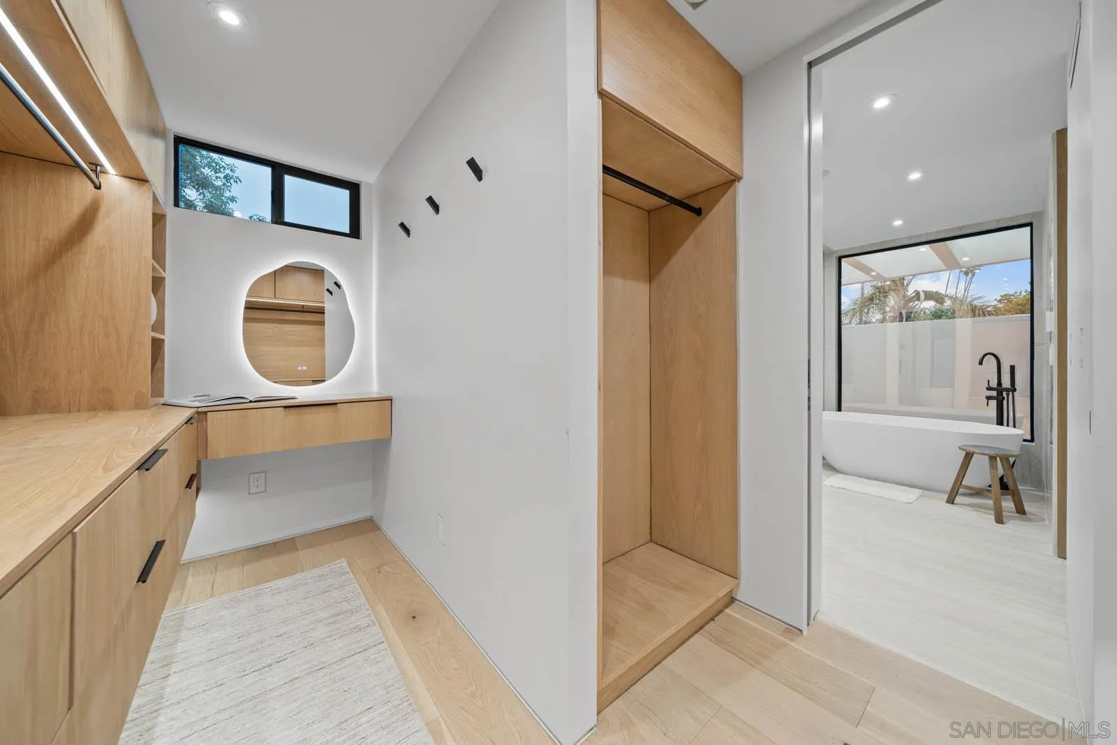 https://cdn.realtyfeed.com/cdn/127/250037561/877fcc50b7d881c88ba54bfeed61678d.webp
