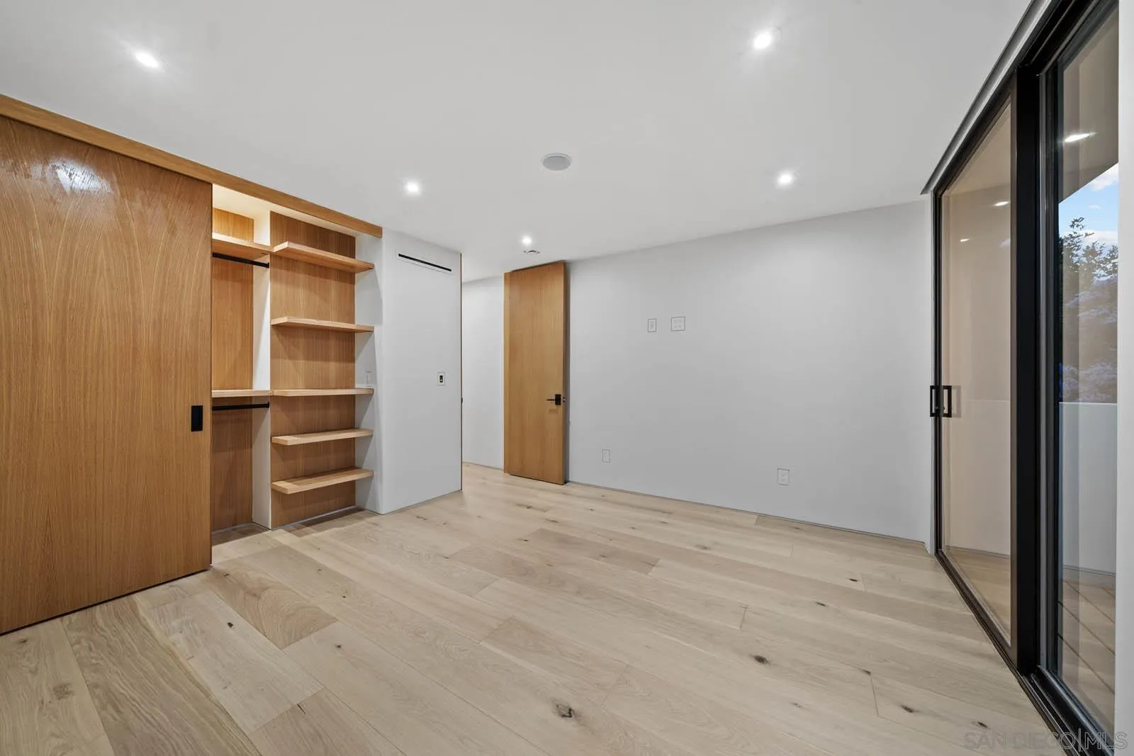 https://cdn.realtyfeed.com/cdn/127/250037561/8ab3b7ce92c93516488b258d1a5876d1.webp