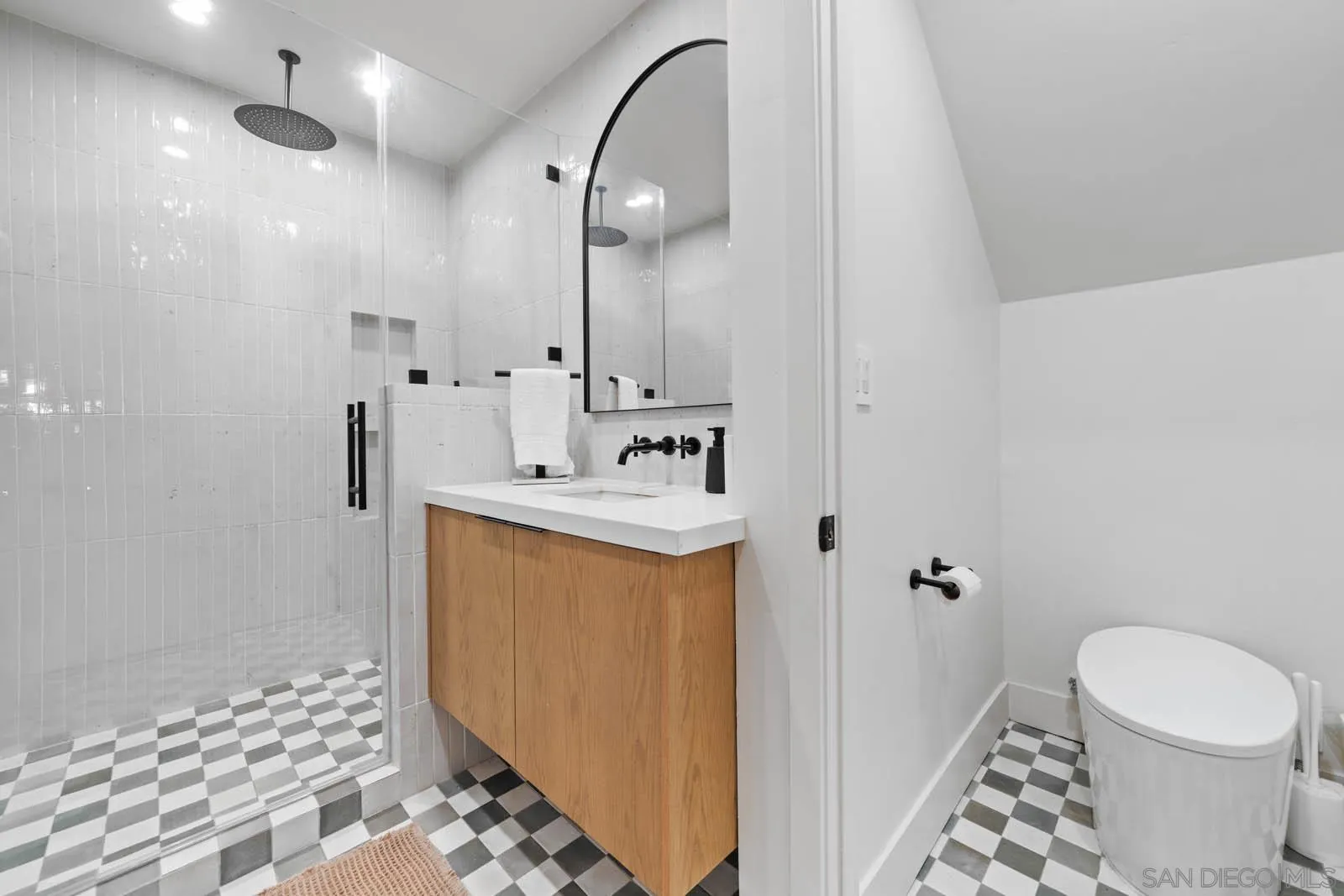 https://cdn.realtyfeed.com/cdn/127/250037561/c4ba1cdc5ccc8b7d6d1471a7cf6e7484.webp