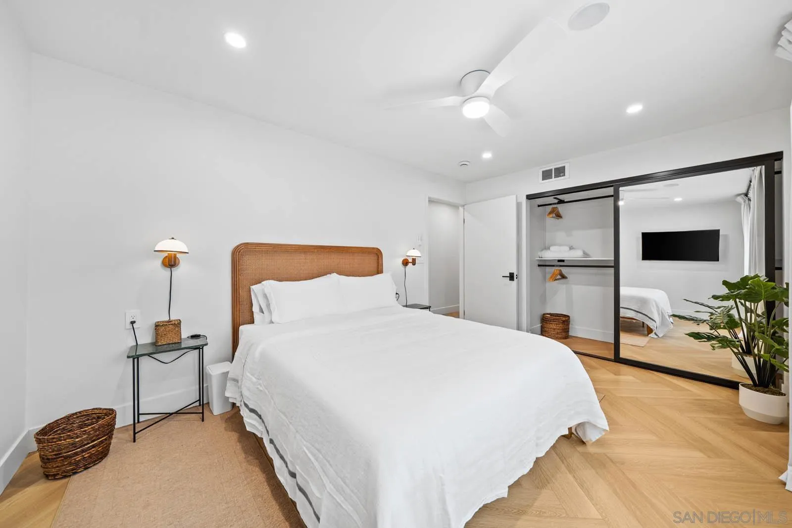 https://cdn.realtyfeed.com/cdn/127/250037561/c7f5b68e53873a7dbb86d1a1d7c4d075.webp