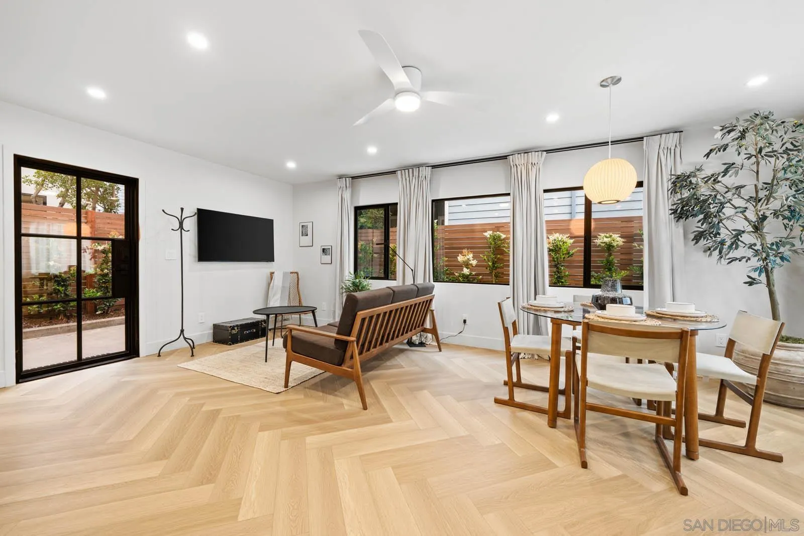 https://cdn.realtyfeed.com/cdn/127/250037561/d9052eb7389501dcf9c6440858c1dc72.webp