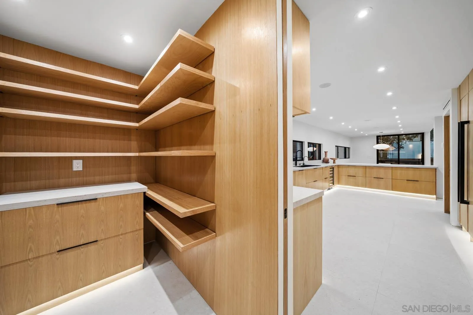 https://cdn.realtyfeed.com/cdn/127/250037561/eb4073c271d32da813b8c8a009fbd3fb.webp