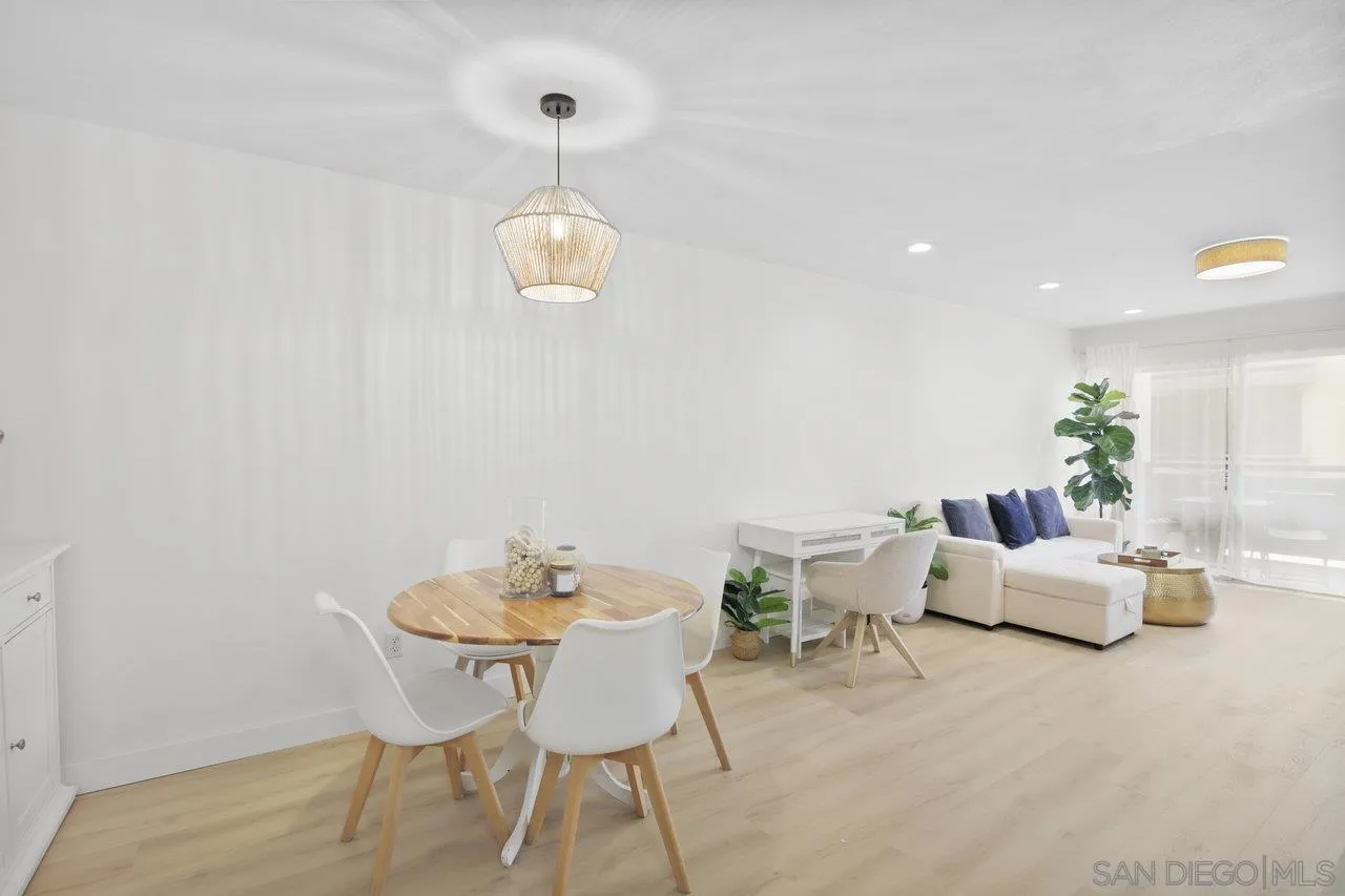 https://cdn.realtyfeed.com/cdn/127/250037563/ba02d1fd9bb6f28eceb03c9a87fa5c26.webp