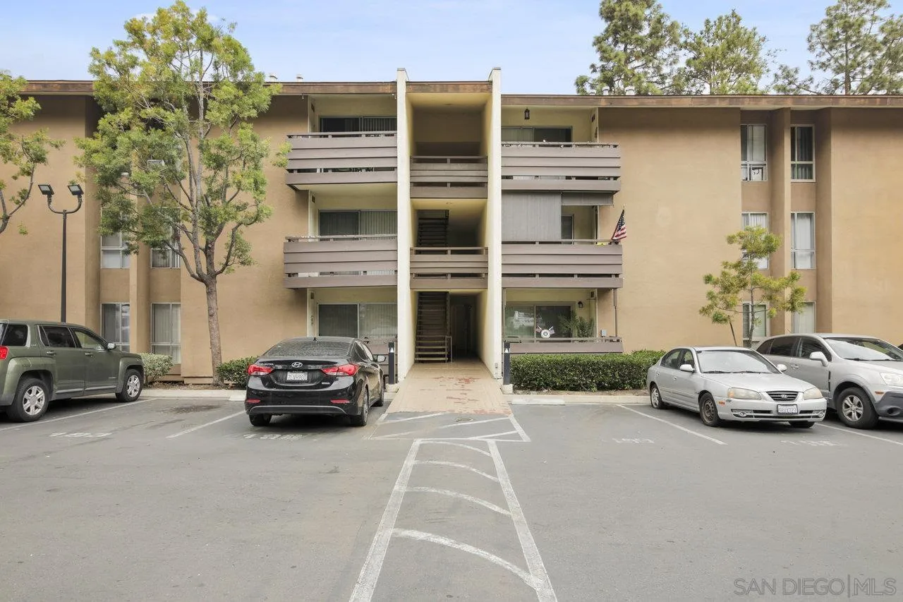 https://cdn.realtyfeed.com/cdn/127/250037563/da17b4a29fe7f161079bafcb0a0425e3.webp