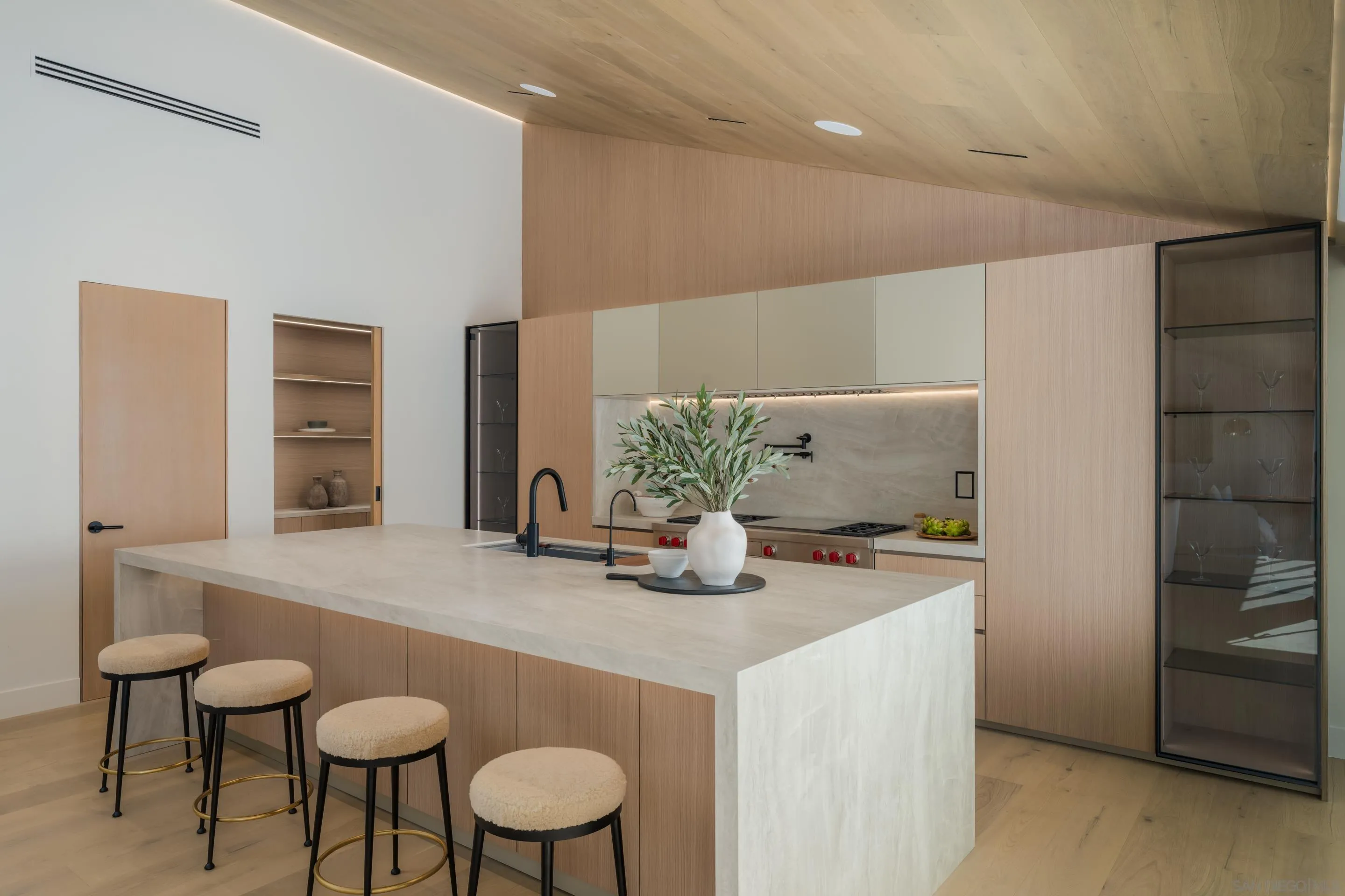https://cdn.realtyfeed.com/cdn/127/250037564/1565b00aabe2e7c88bbb879b9cecab15.webp