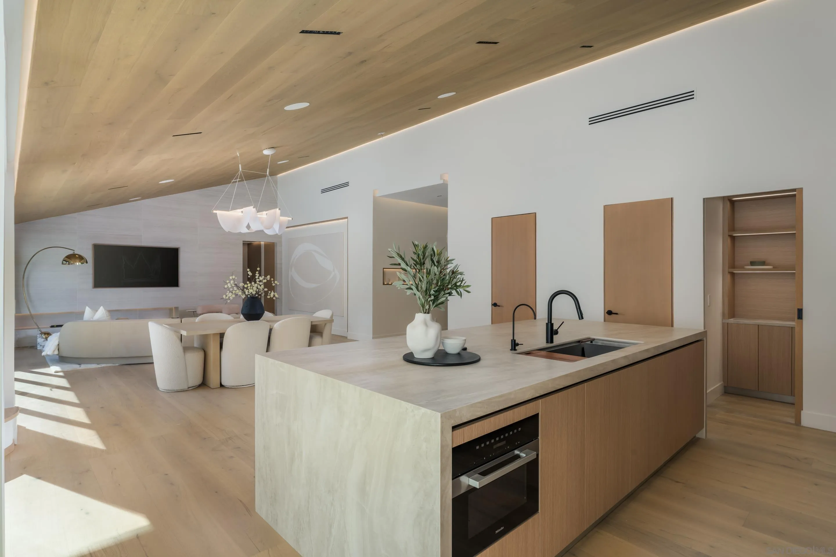 https://cdn.realtyfeed.com/cdn/127/250037564/69fddcad0adcff8f8001849a61958019.webp