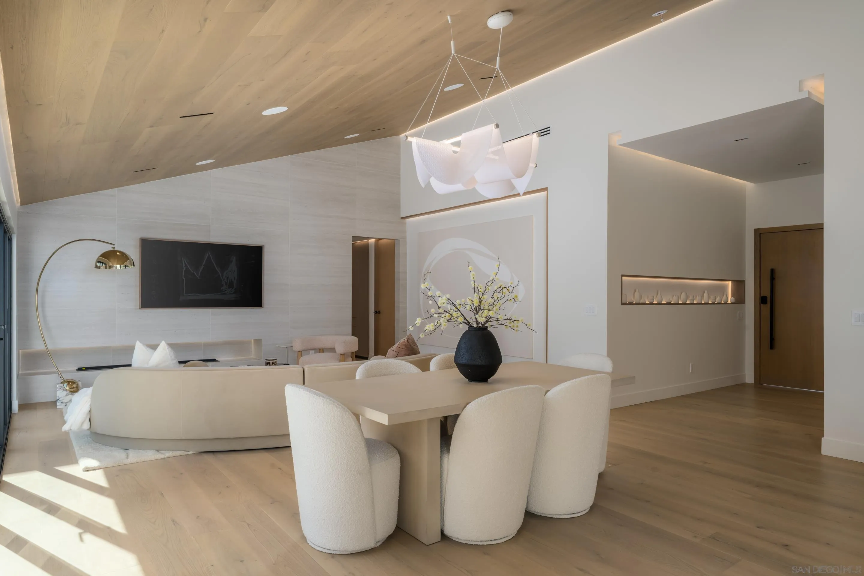 https://cdn.realtyfeed.com/cdn/127/250037564/7a8a9eaa593bedac564878969acd52ff.webp