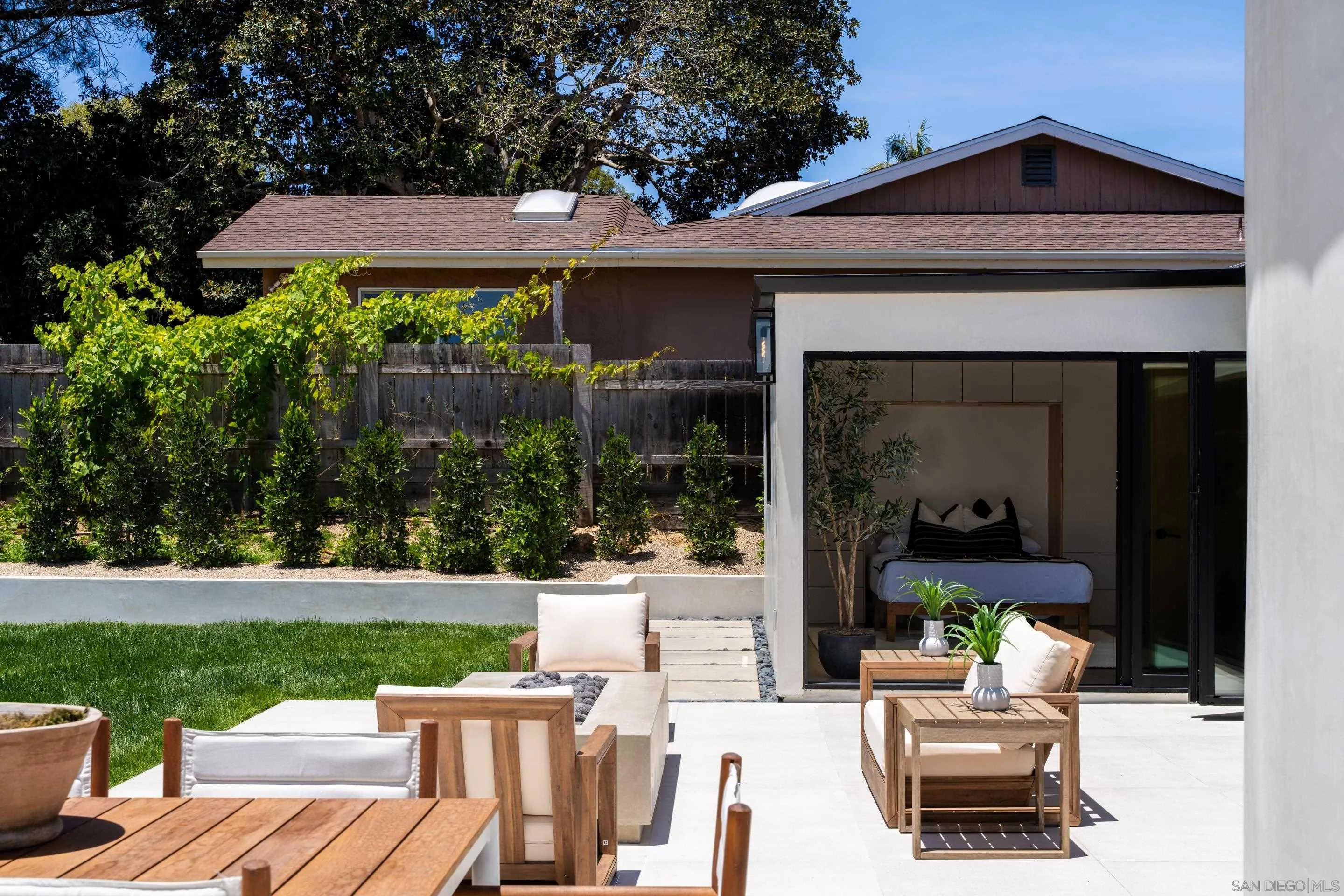 https://cdn.realtyfeed.com/cdn/127/250037564/c01a3f9df40605918e0752275a237a25.webp