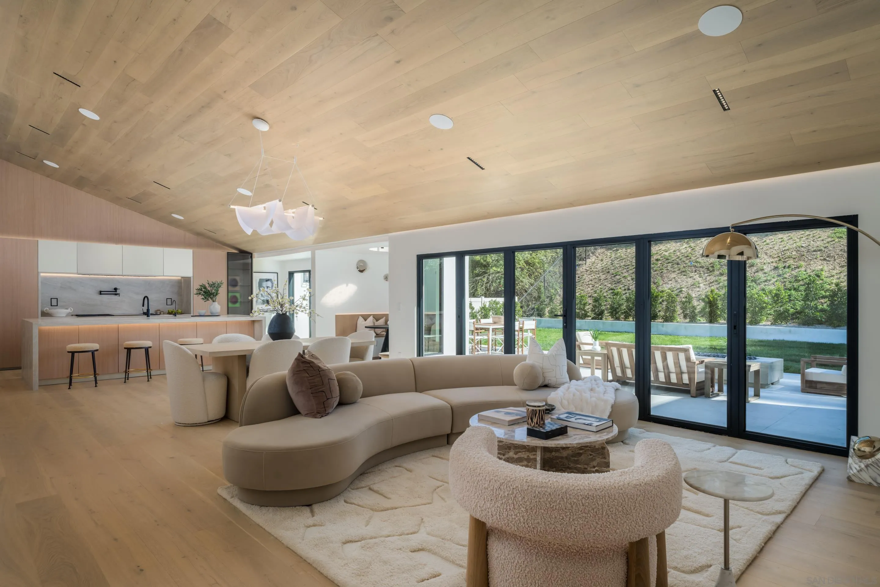 https://cdn.realtyfeed.com/cdn/127/250037564/d142d1dcaf5b65e0a35f98358ace4ca7.webp