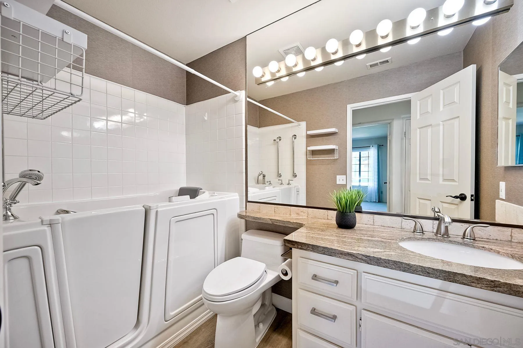 https://cdn.realtyfeed.com/cdn/127/250037568/3551e772958a52492a57b4e7b7b9f342.webp